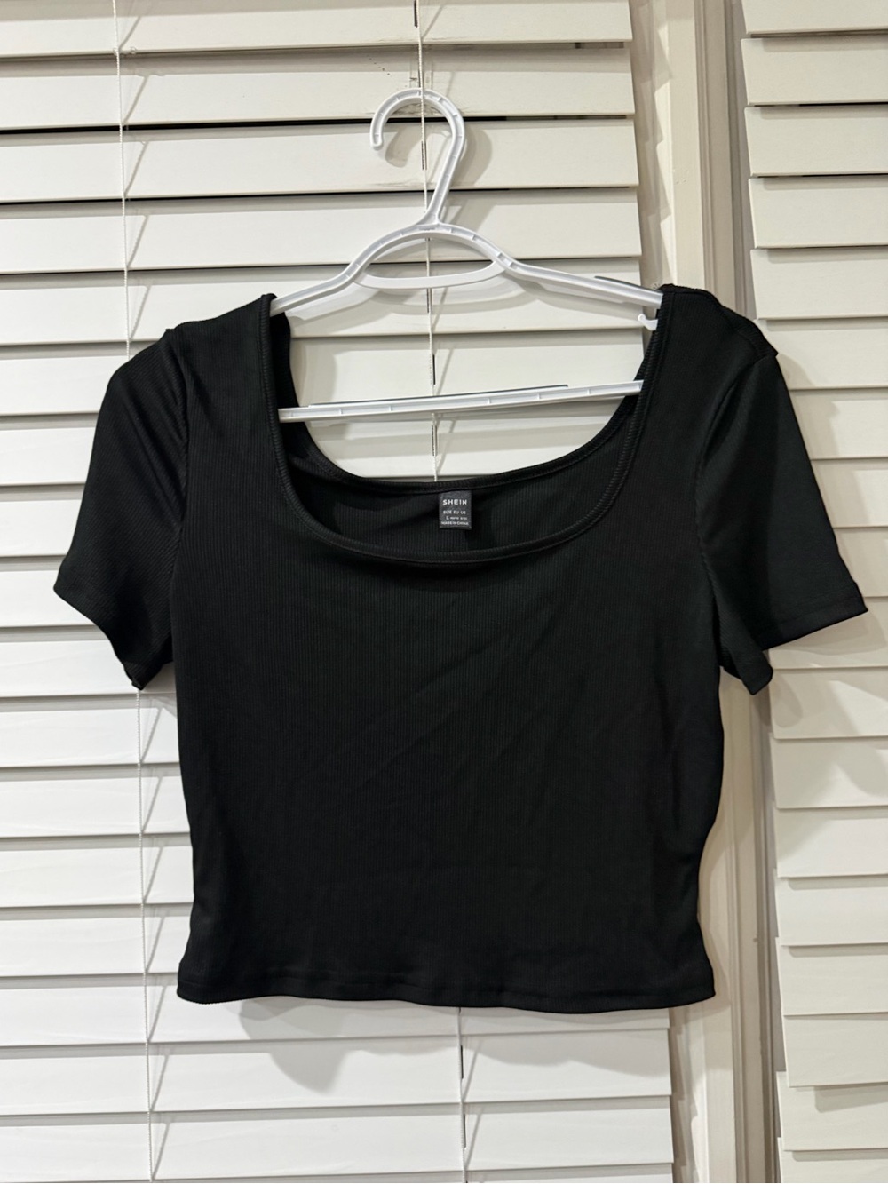 Shein Black Scoop Neck Short Sleeve Crop Top Size Large 🖤